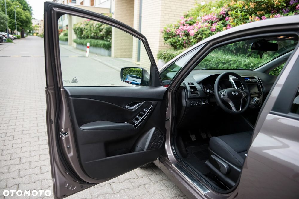 Hyundai ix20 1.4 blue Comfort - 14