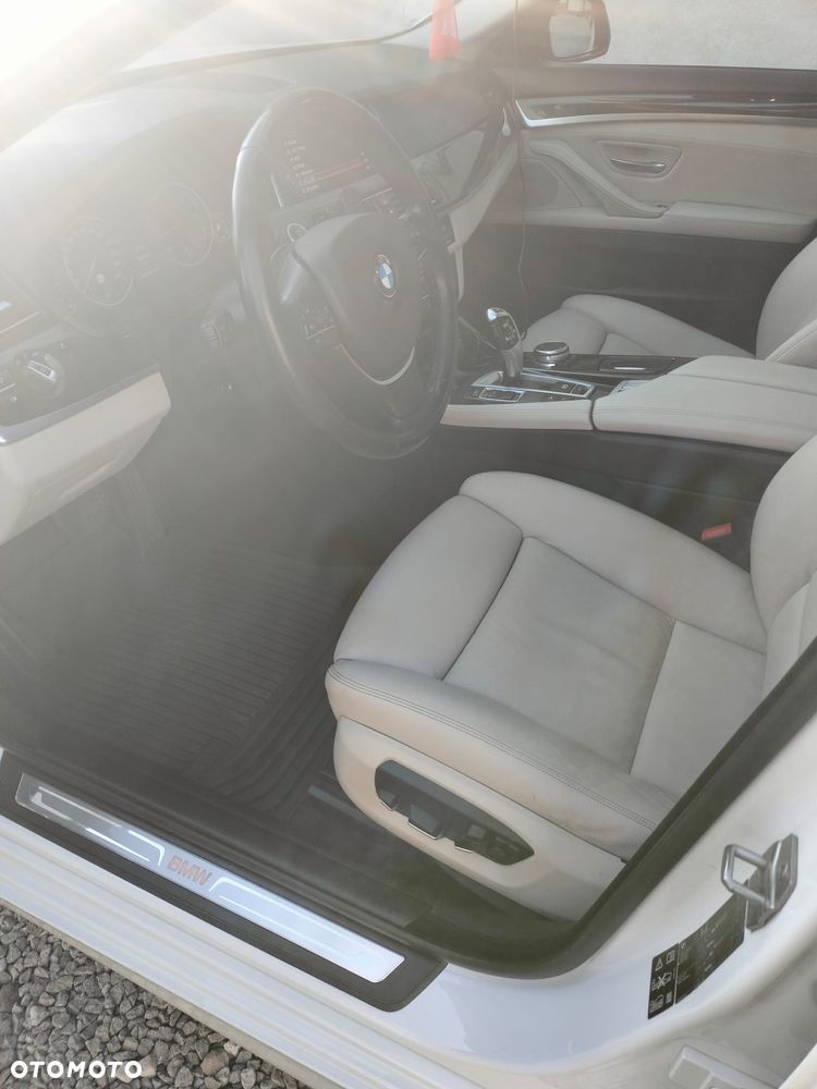 BMW Seria 5 520d xDrive - 25