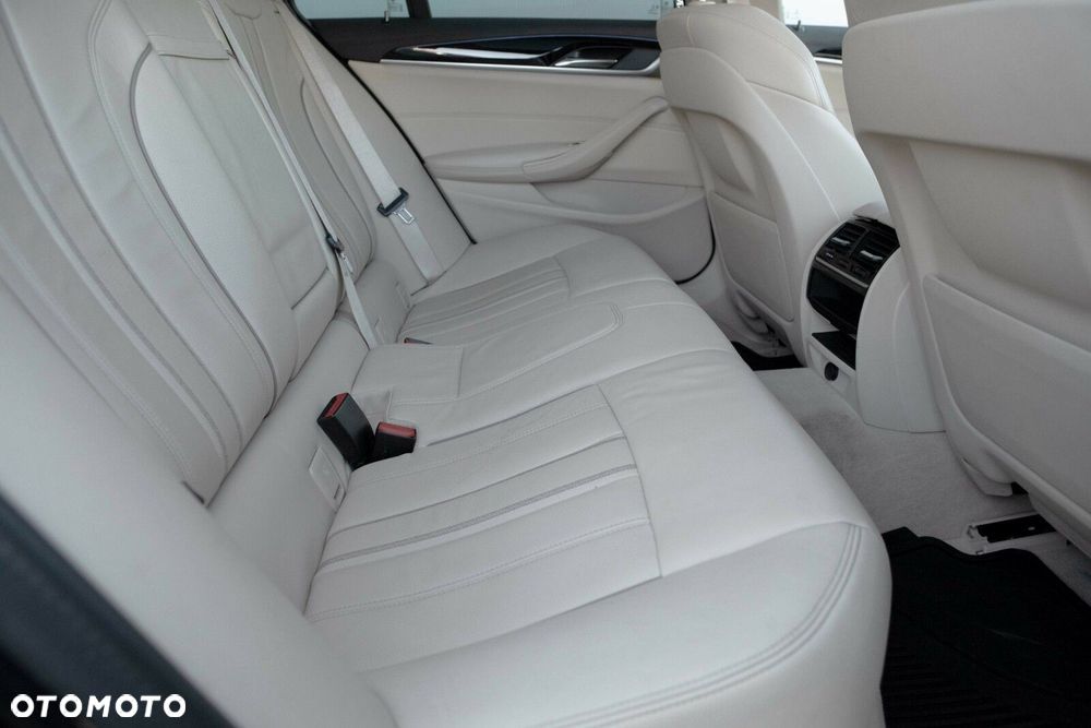 BMW Seria 5 - 32