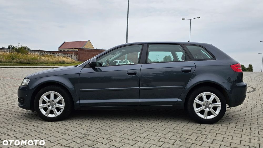 Audi A3 2.0 TDI DPF (DSG) S tronic Ambition - 4