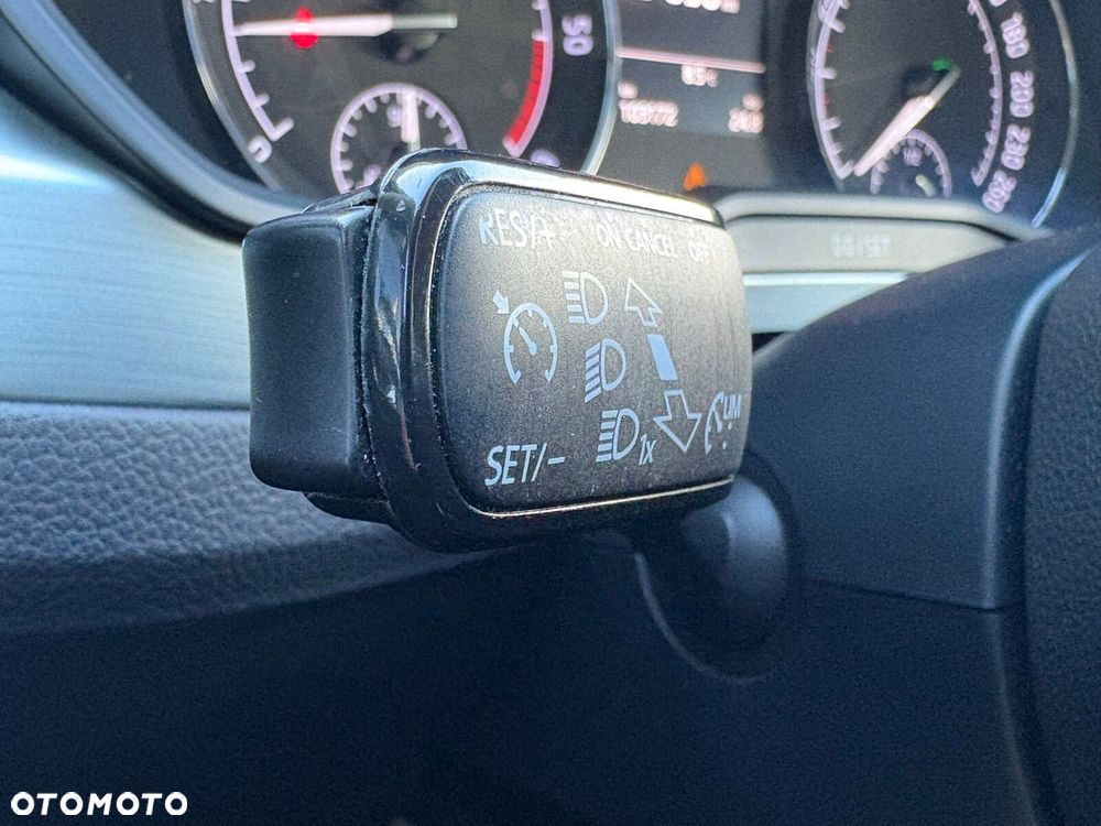 Skoda Superb 2.0 TDI SCR Ambition DSG - 25