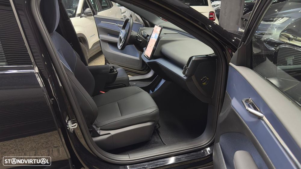 Volvo EX30 Single Motor Extended Range RWD Core - 27