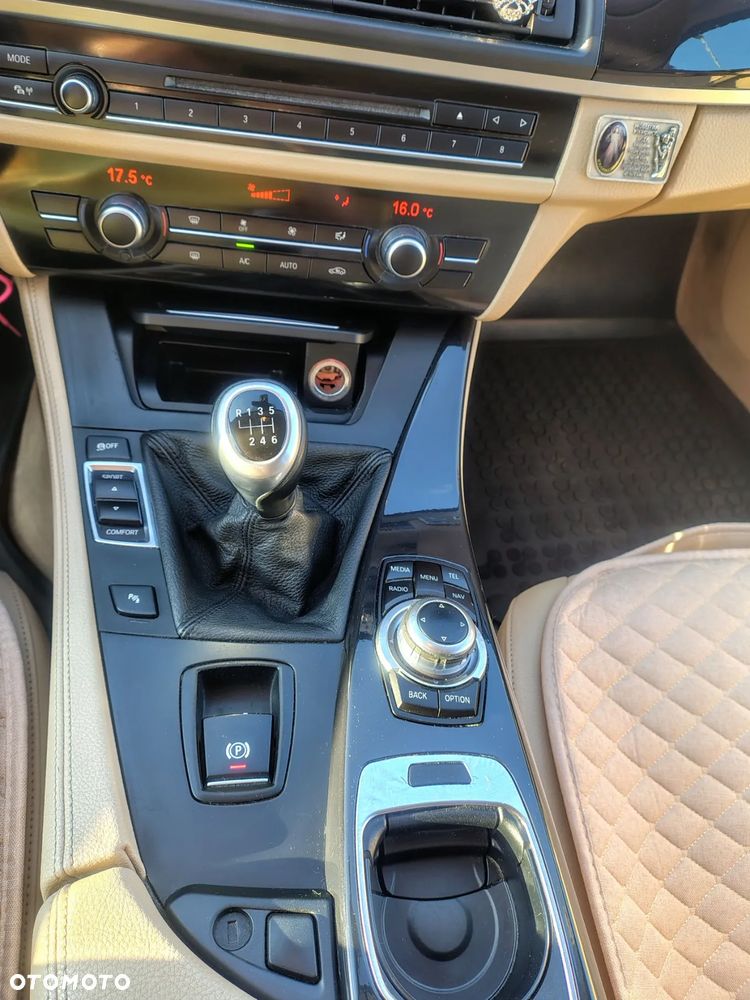 BMW Seria 5 520i - 14