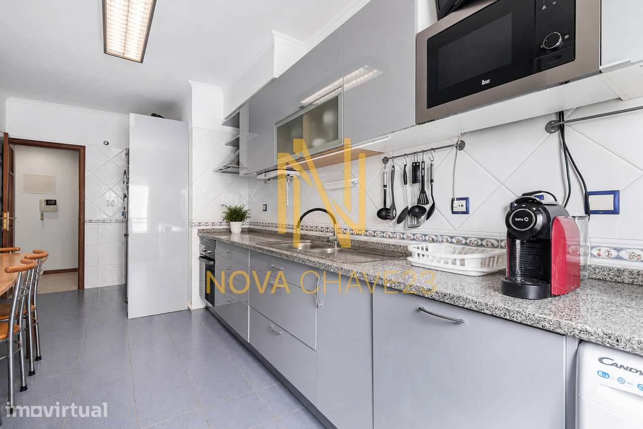Apartamento T2 com Suíte nas Campinas Remodelado| 2.º Andar c/elevador - Grande imagem: 2/32