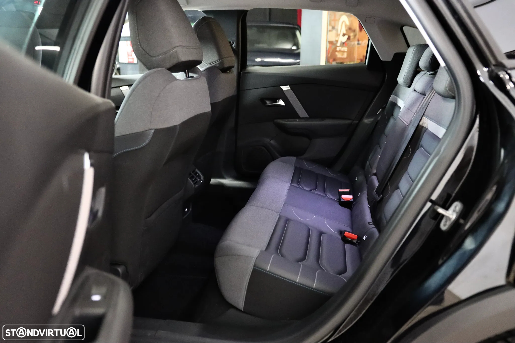 Citroën C4 BlueHDi 130 Stop&Start EAT8 SHINE - 21