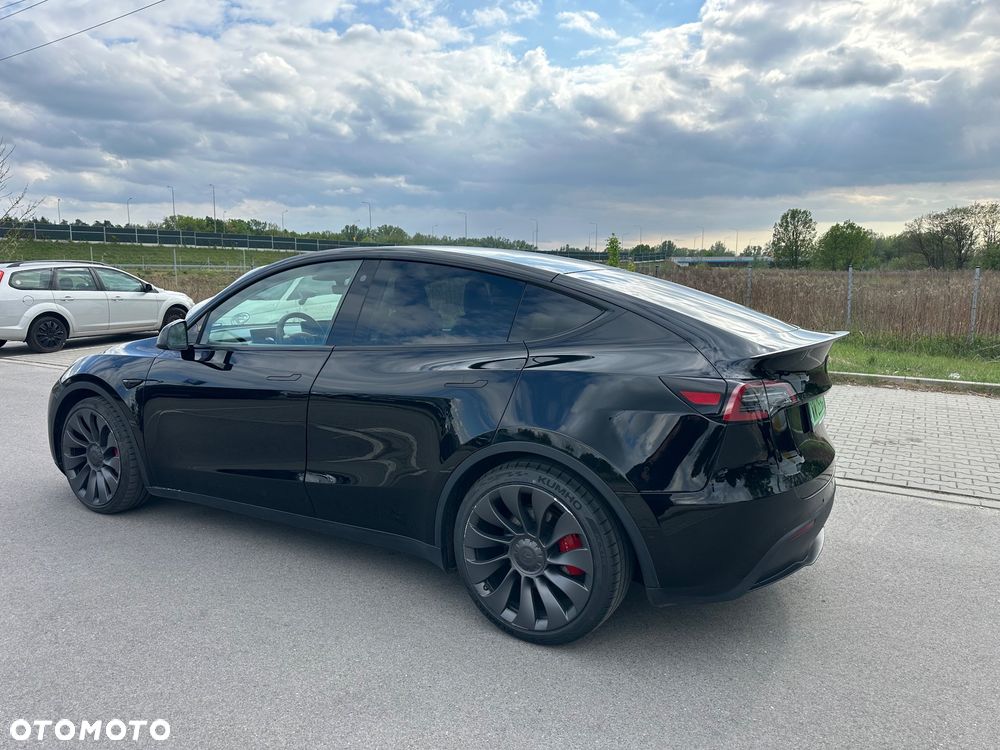 Tesla Model Y Performance AWD - 11