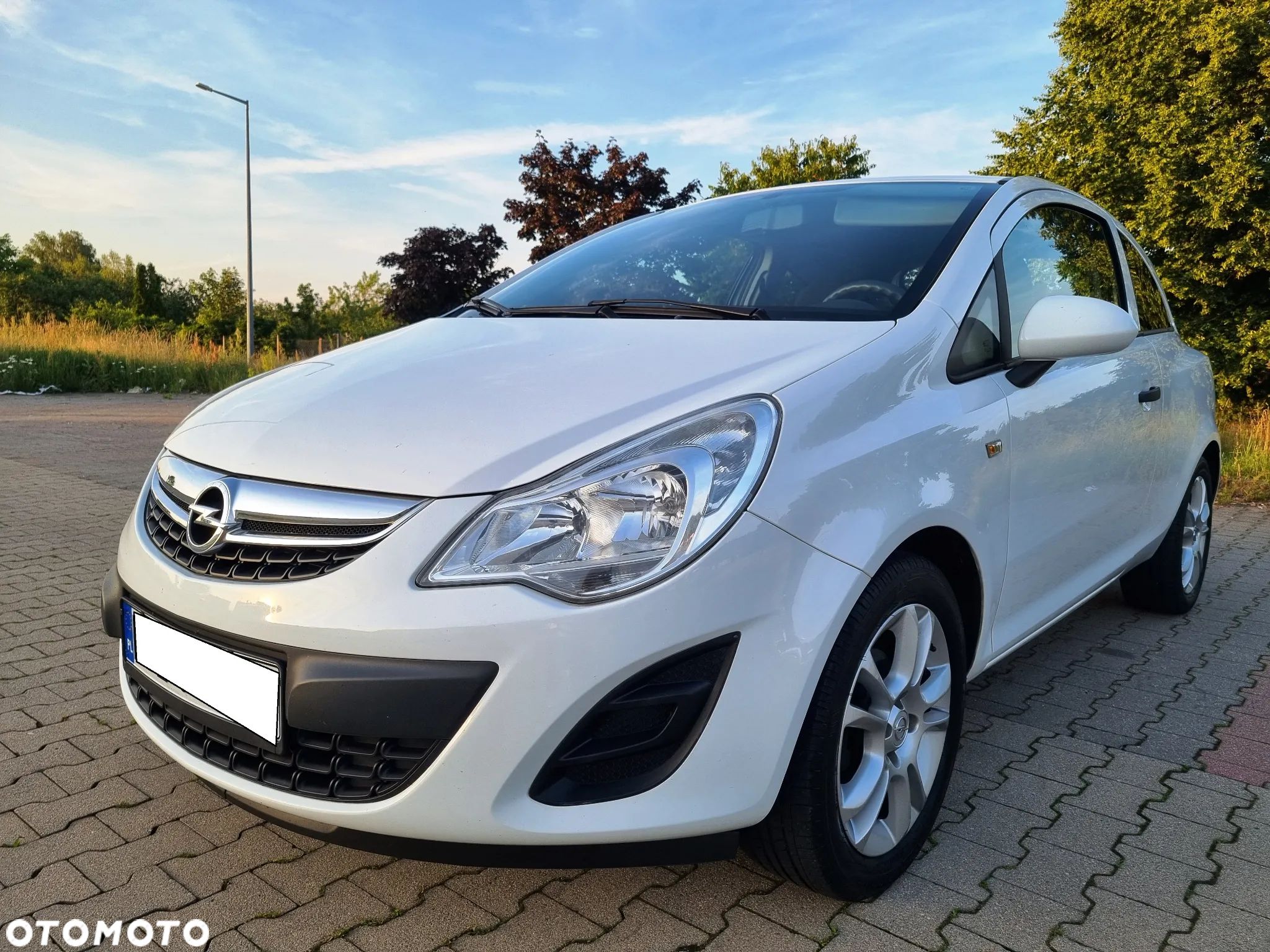 Opel Corsa 1.2 16V Color Edition - 1