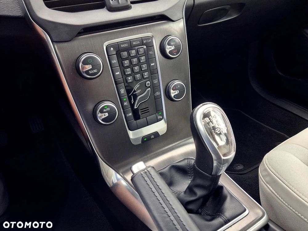 Volvo V40 D2 Momentum - 32
