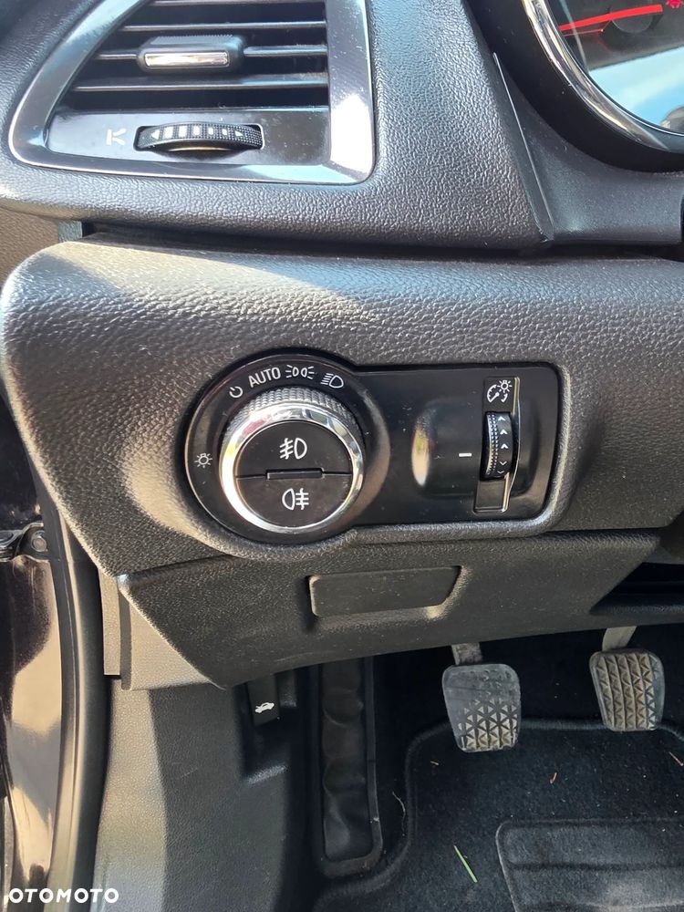 Opel Astra 1.4 Turbo Sport - 21