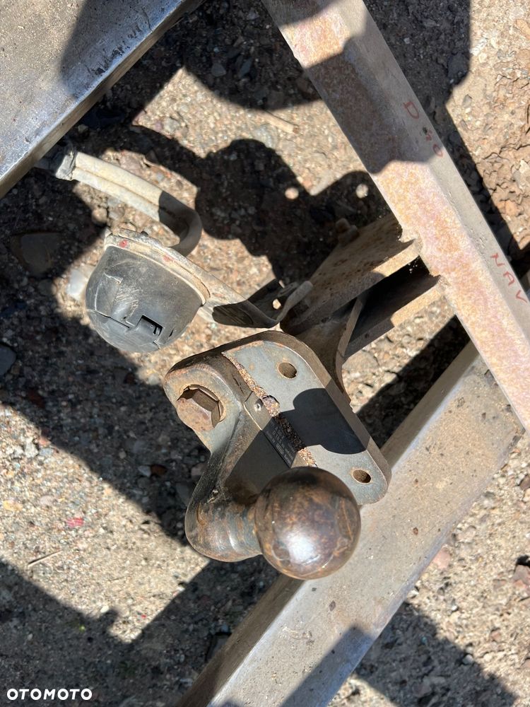 Hak holowniczy Nissan Navara d40 2.5dci - 3