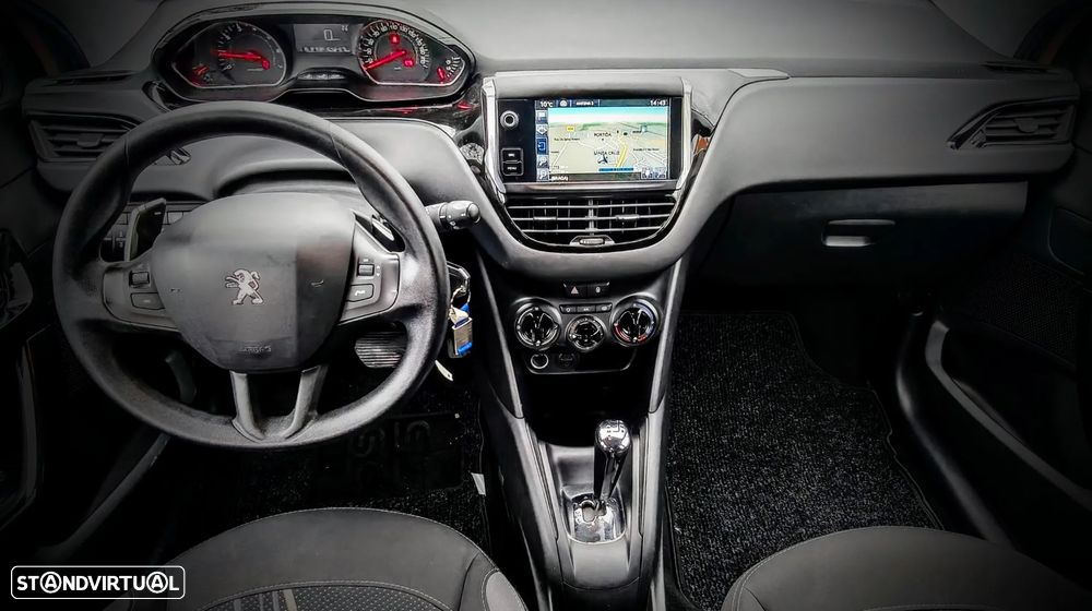 Peugeot 208 1.2 PureTech Signature EAT6 - 12