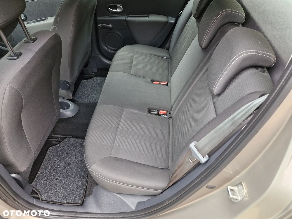 Renault Clio 1.2 16V Pack Authentique - 8