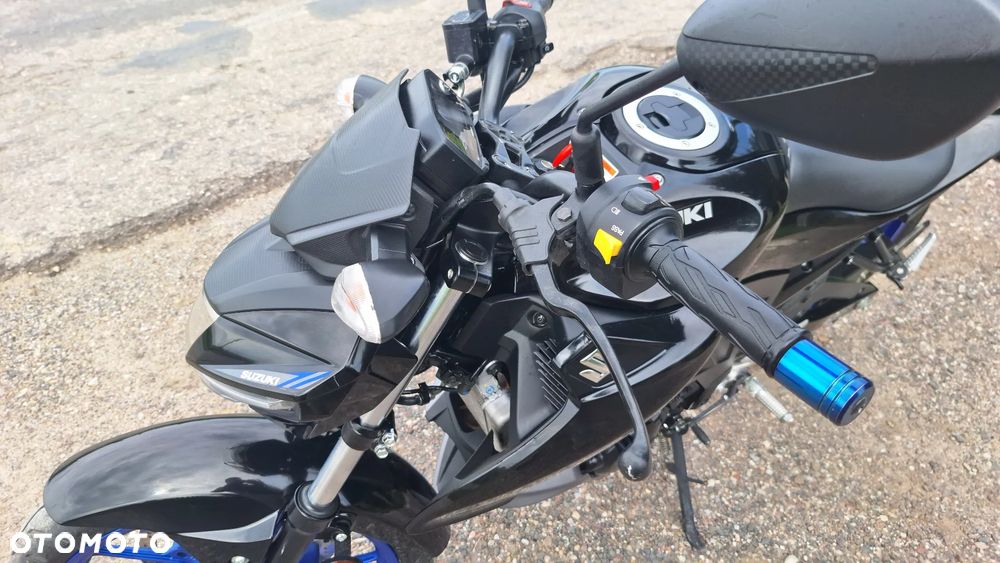 Suzuki GSX - 32