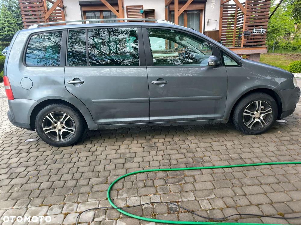 Volkswagen Touran 2.0 TDI Highline - 16