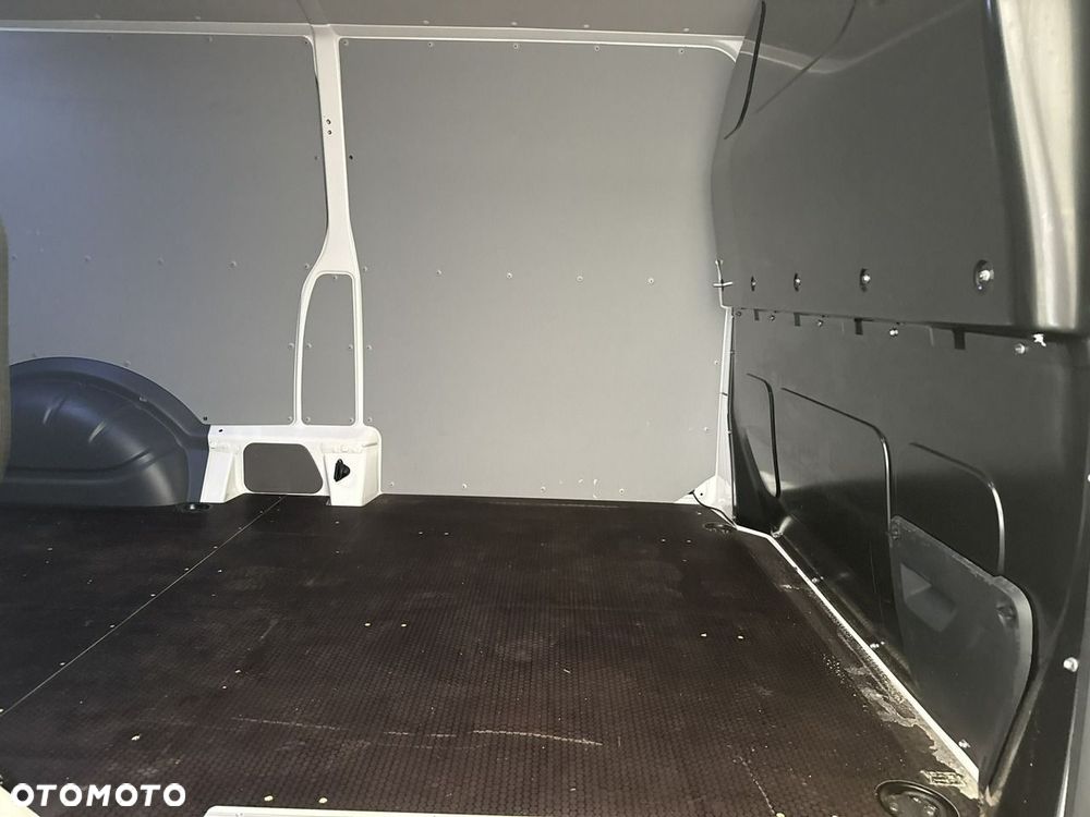 Volkswagen Transporter - 19