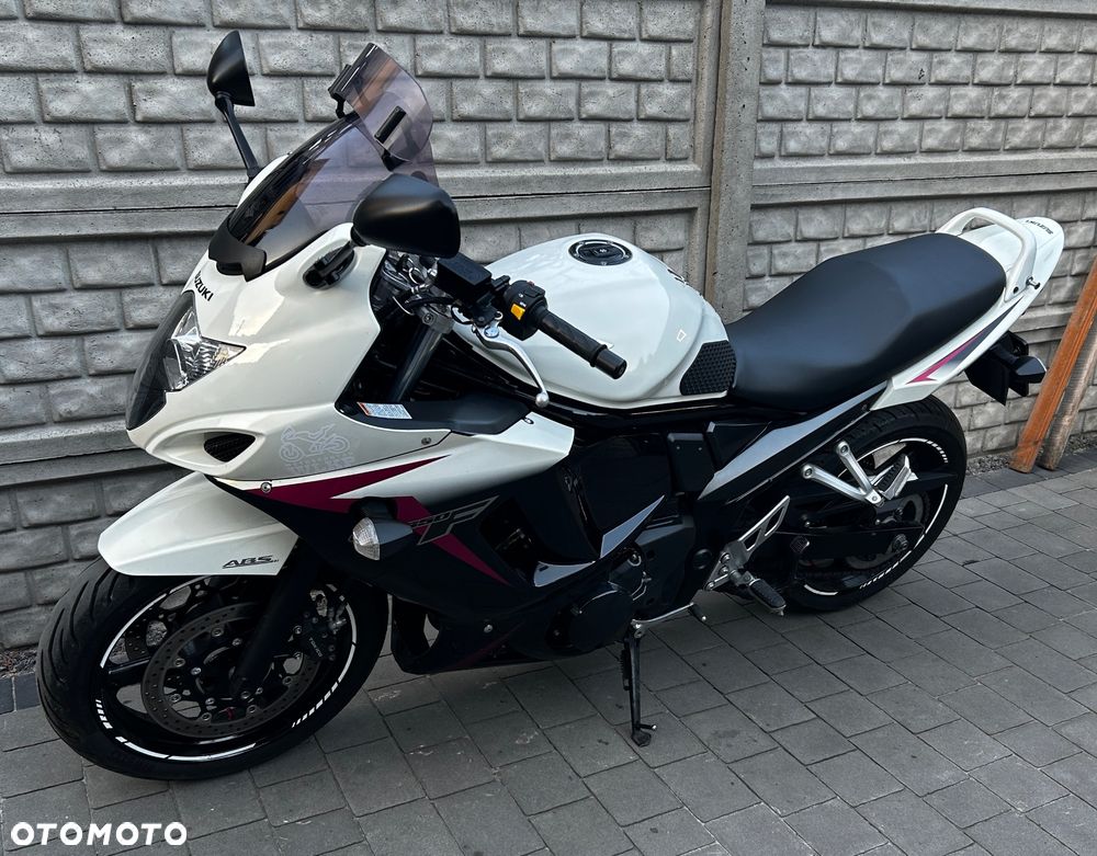 Suzuki GSX - 17