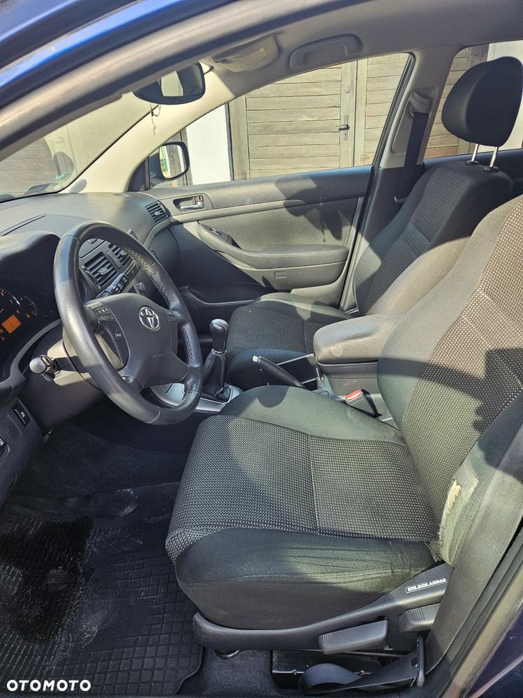 Toyota Avensis 1.8 VVT-i Combi - 8