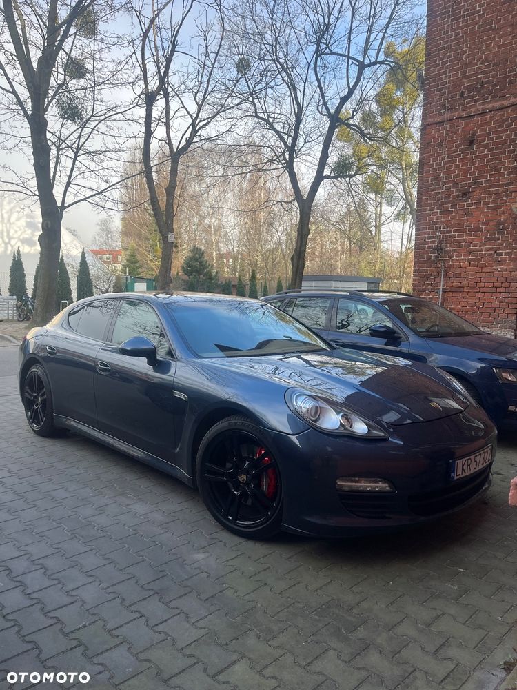 Porsche Panamera PDK Platinum Edition - 3