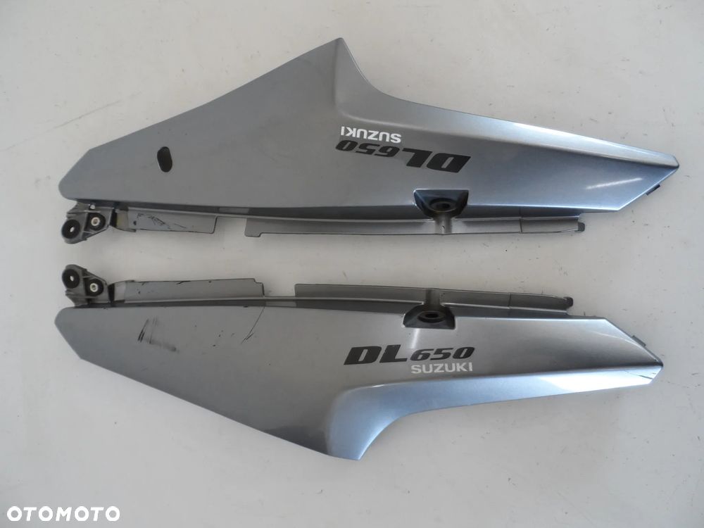 SUZUKI DL 650 osłona boczek pod fotel - 1