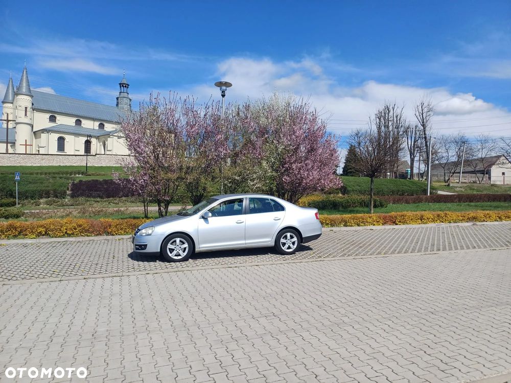Volkswagen Jetta - 17