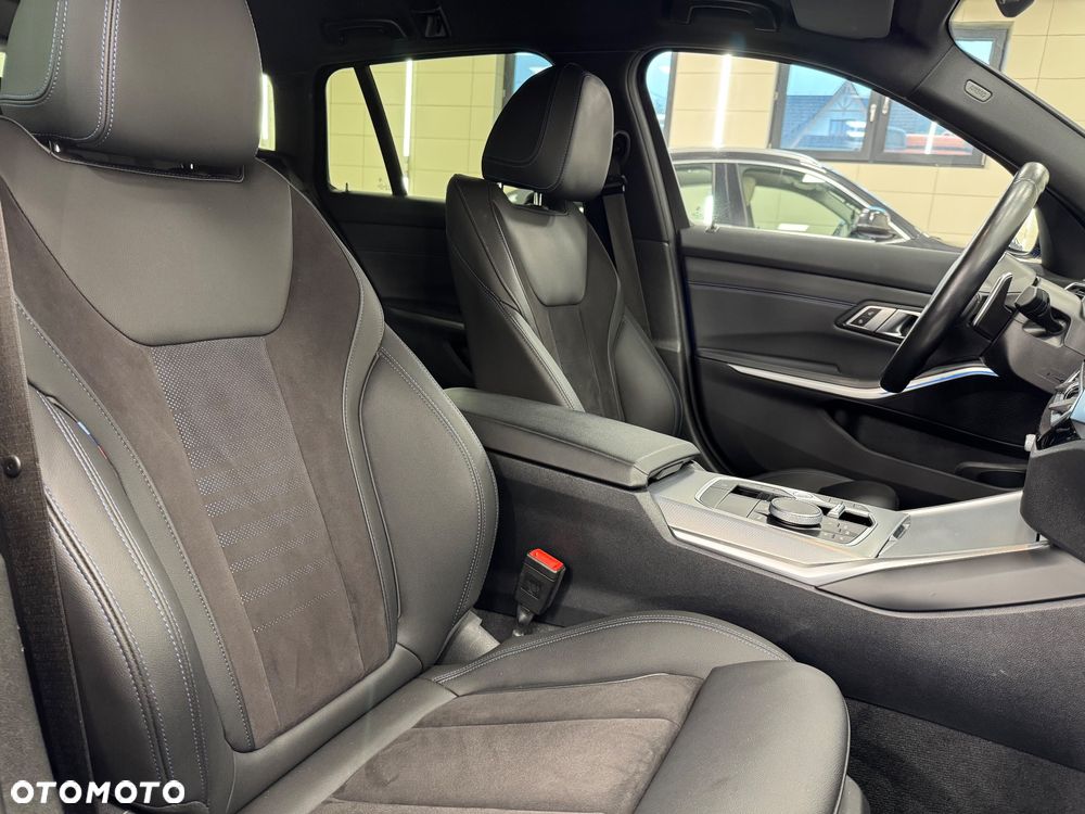 BMW Seria 3 320d xDrive M Sport sport - 18