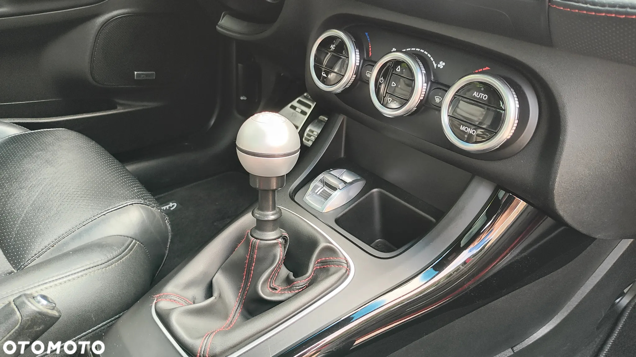 Alfa Romeo Giulietta 2.0 JTDM Distinctive - 25