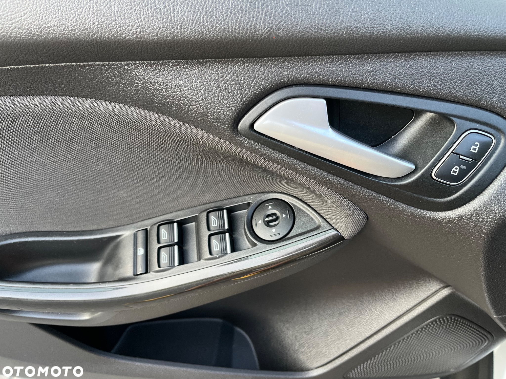 Ford Focus 1.0 EcoBoost Hybrid TITANIUM X - 19