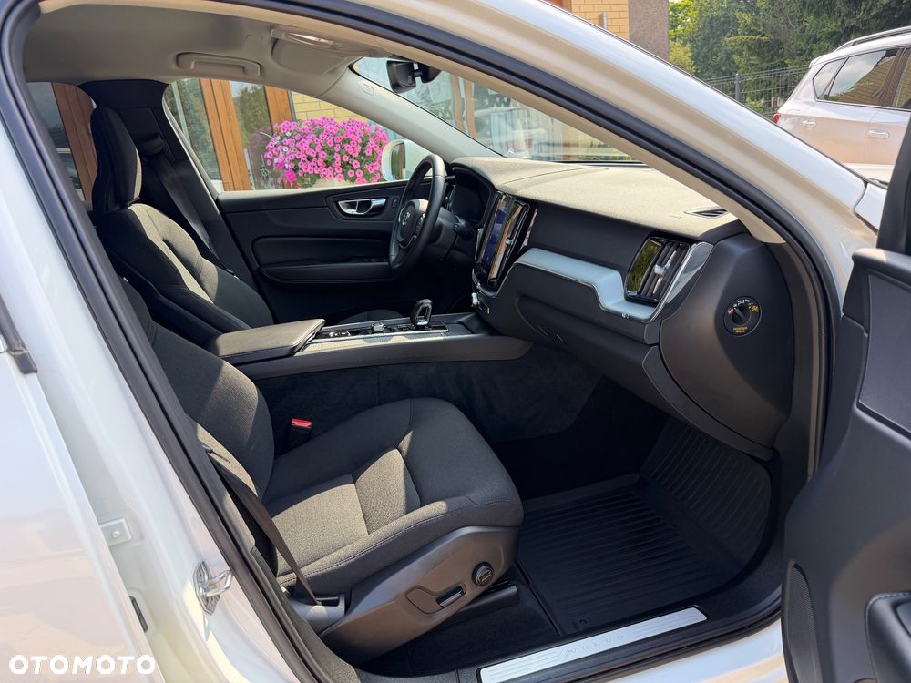 Volvo XC 60 B4 D AWD Momentum Pro - 18