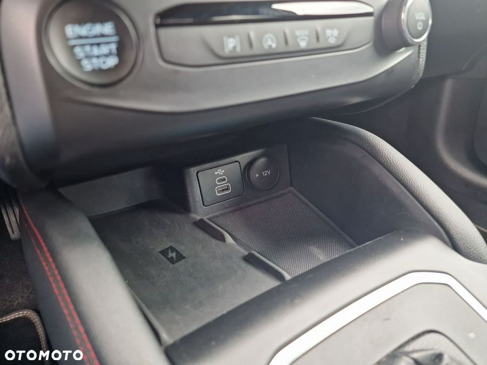Ford Focus 1.0 EcoBoost Hybrid ST-LINE X - 27
