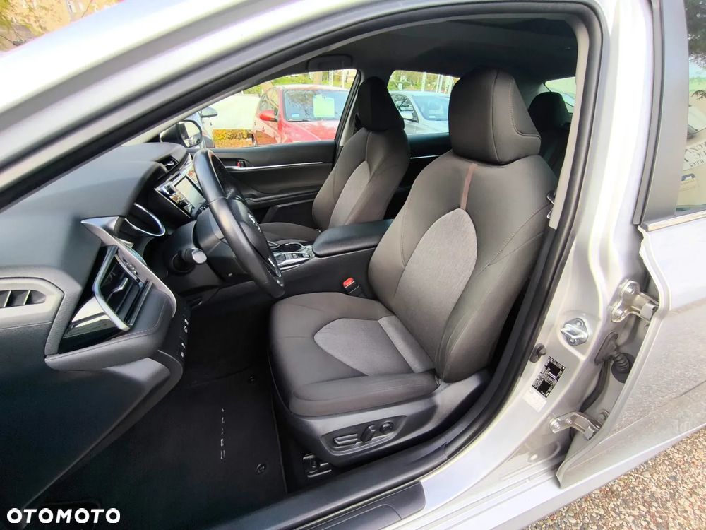 Toyota Camry - 17
