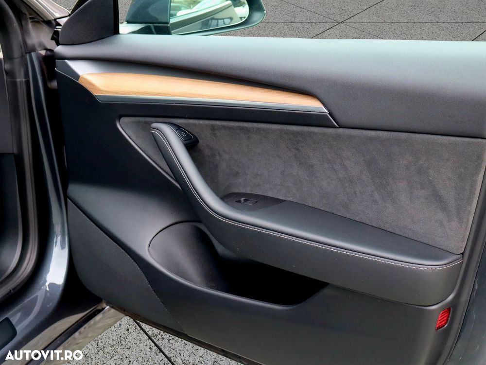 Tesla Model 3 AWD Long Range - 20