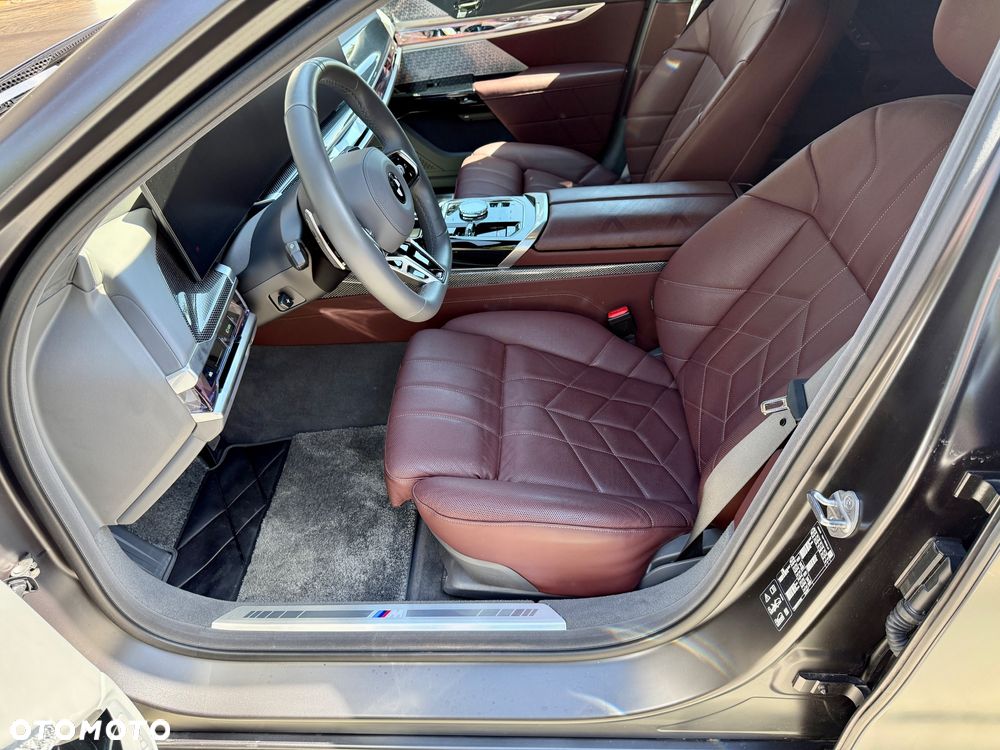 BMW Seria 7 740d xDrive mHEV sport - 13