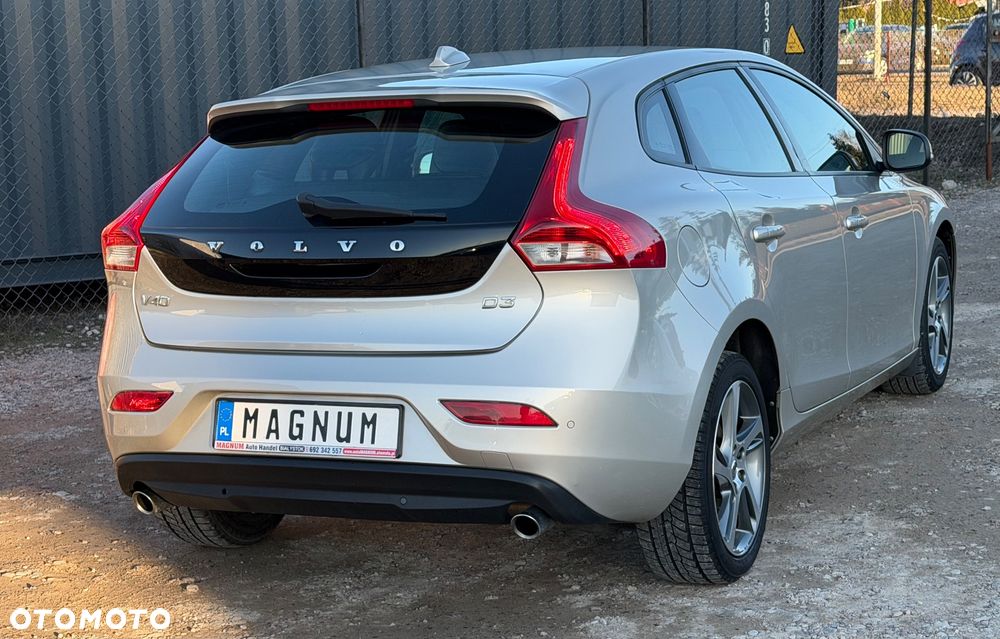 Volvo V40 D3 Momentum - 25