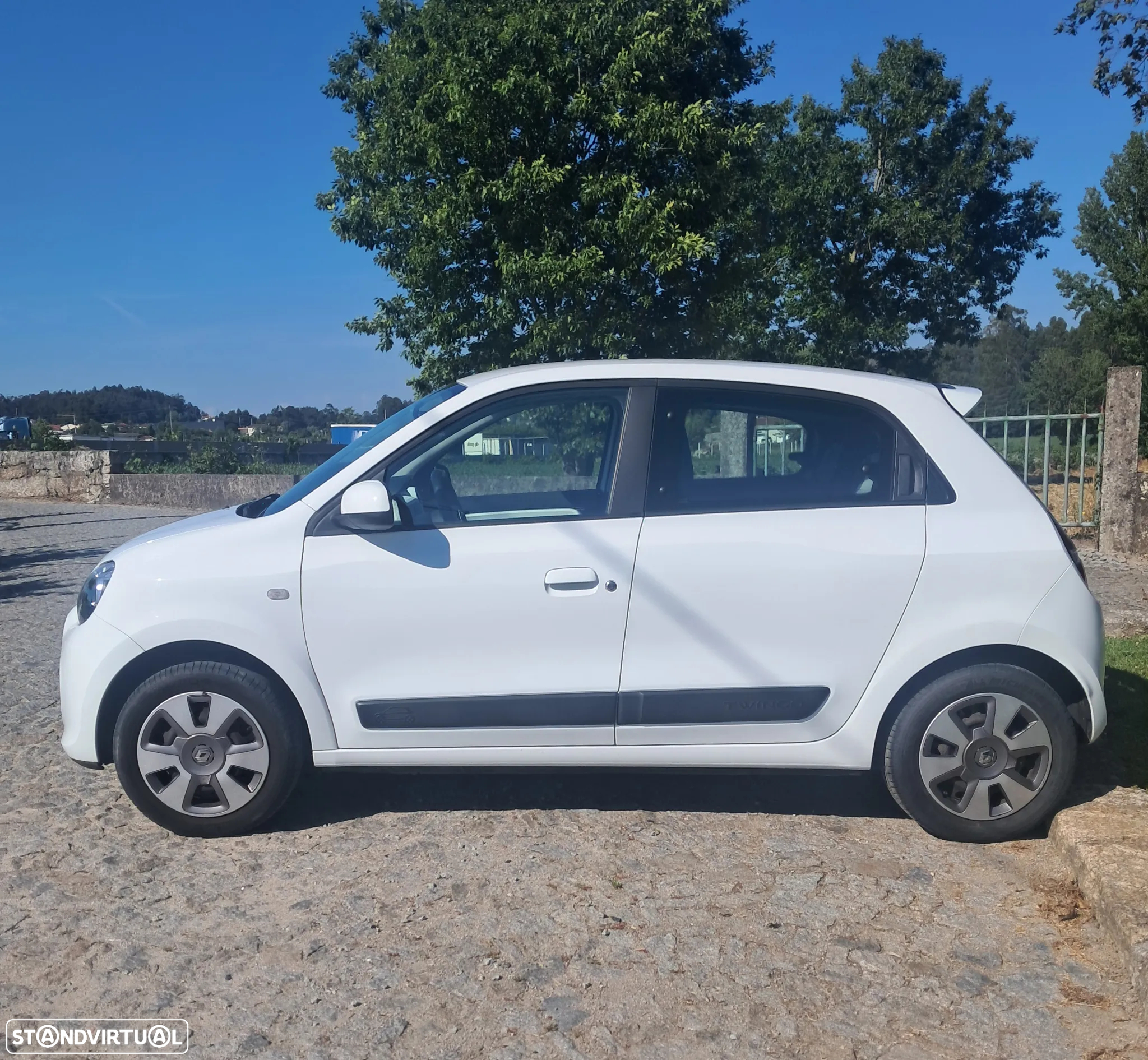 Renault Twingo SCe 75 Signature - 4