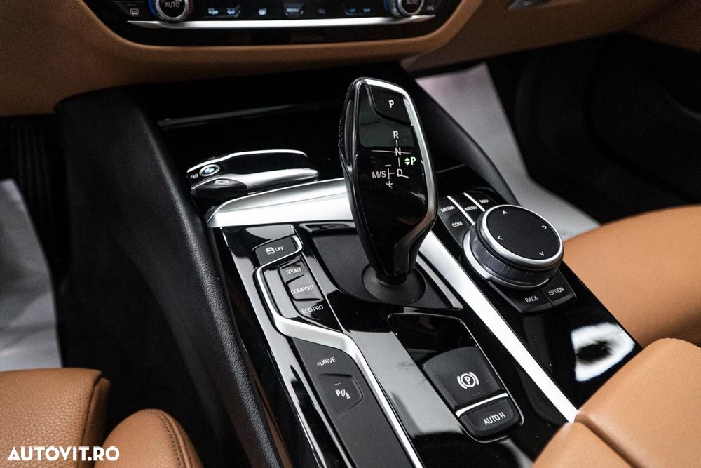 BMW Seria 5 530e iPerformance Aut. Sport Line - 26