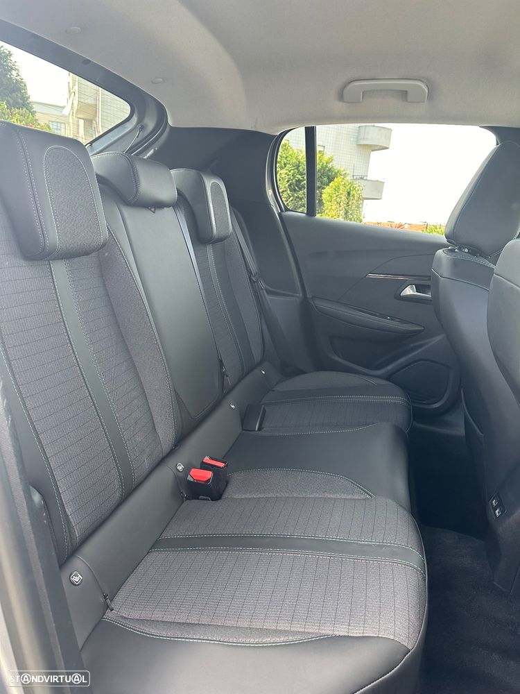 Peugeot e-208 Allure - 28