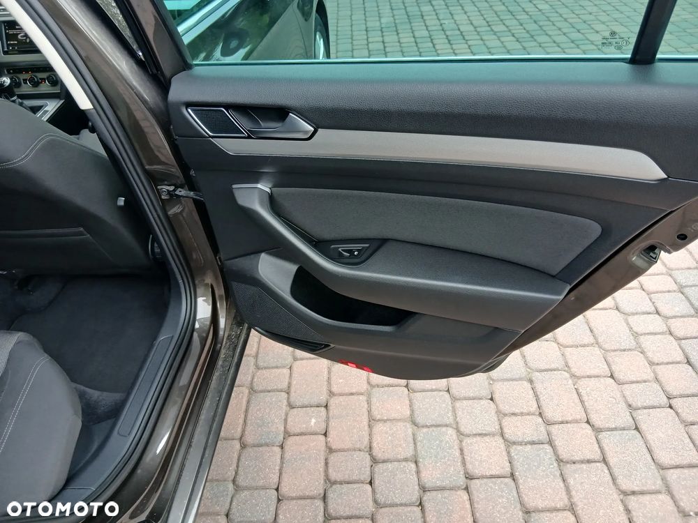 Volkswagen Passat 2.0 TDI (BlueMotion Technology) Comfortline - 16