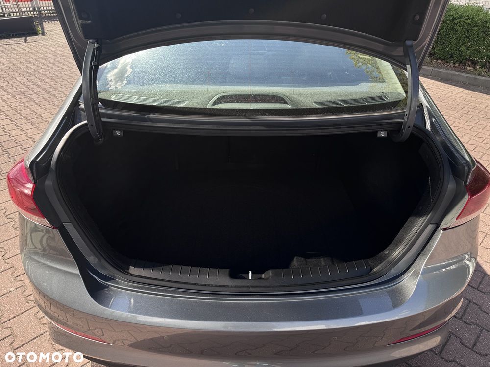 Hyundai Elantra 1.6 Comfort - 18
