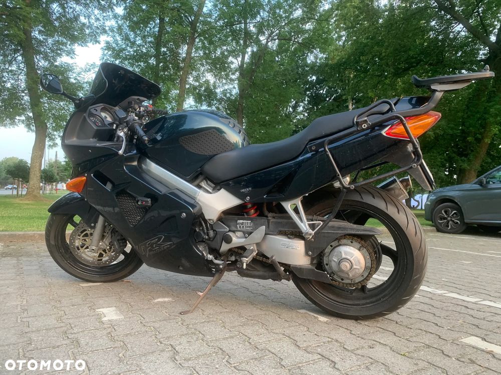 Honda VFR - 3