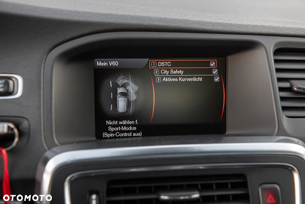 Volvo V60 D5 AWD Momentum - 28