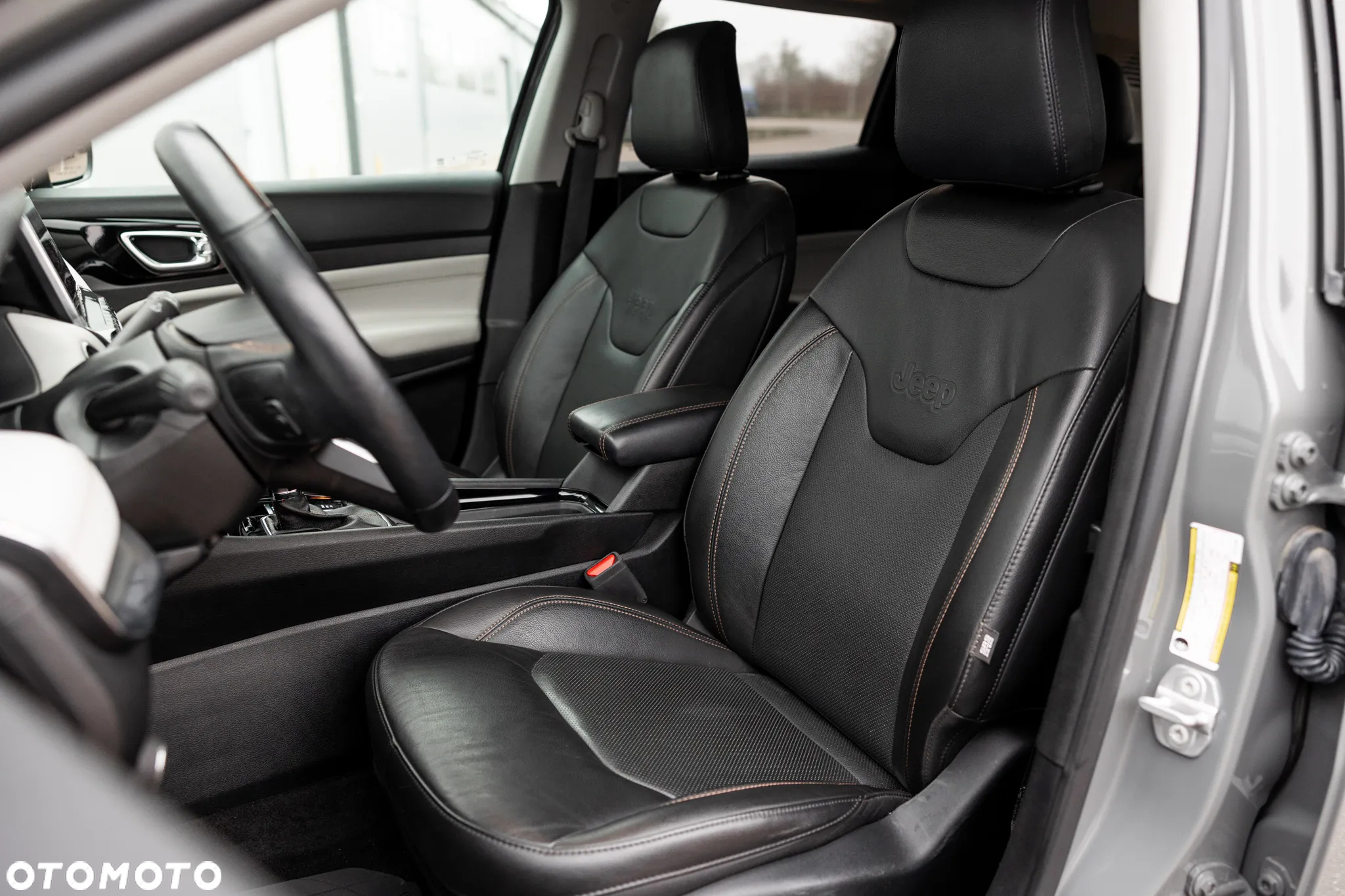 Jeep Compass - 30