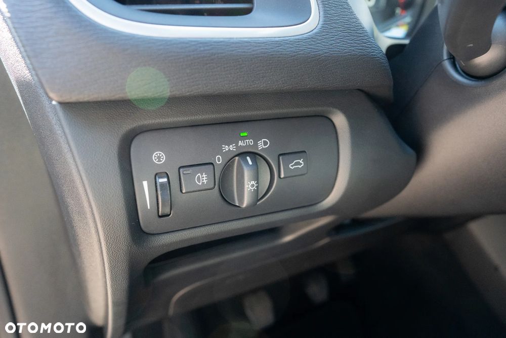 Volvo V40 T2 Drive-E Momentum - 11