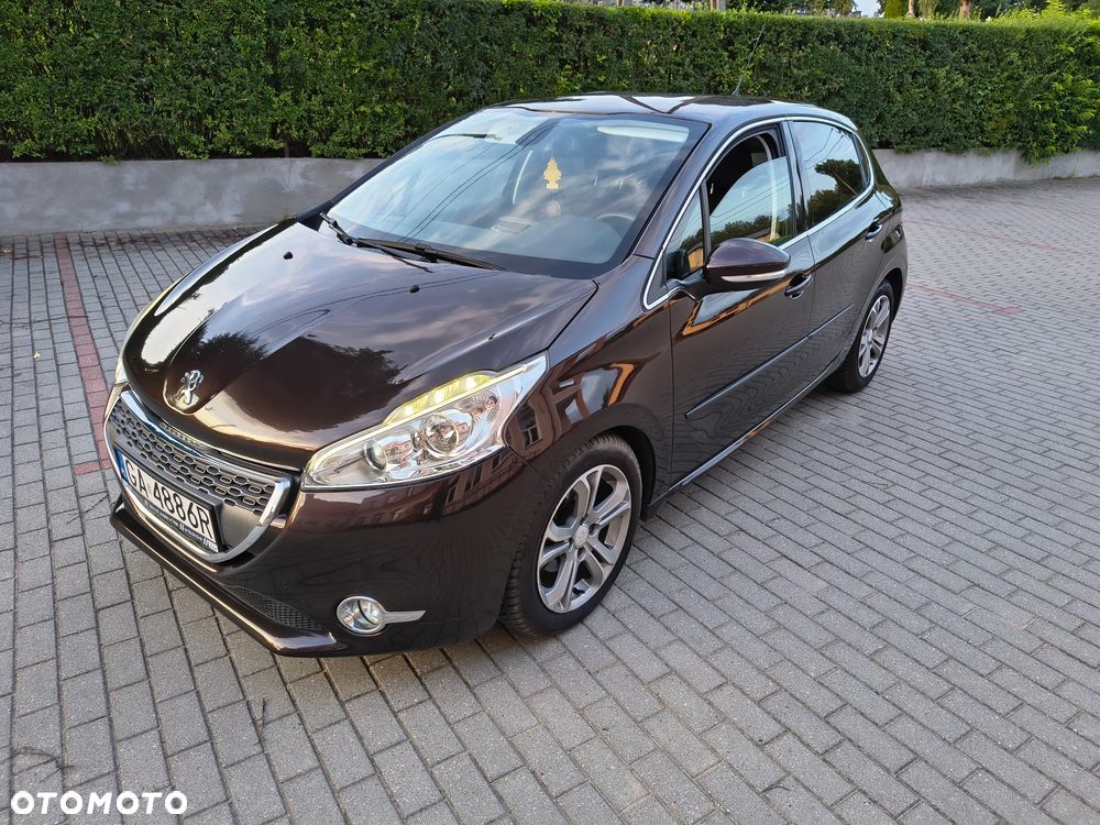 Peugeot 208 - 1