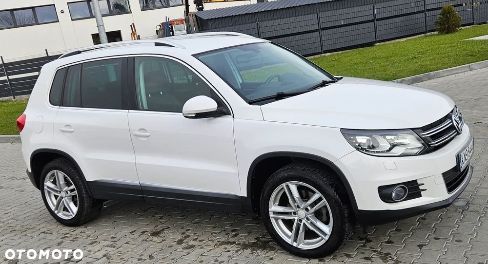 Volkswagen Tiguan 2.0 TDI DPF 4Motion BlueMotion Technology DSG Lounge Sport & Style - 11
