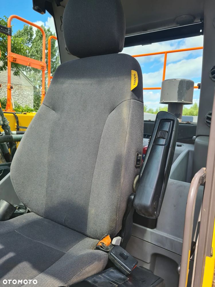 Volvo EC 200 El - 4