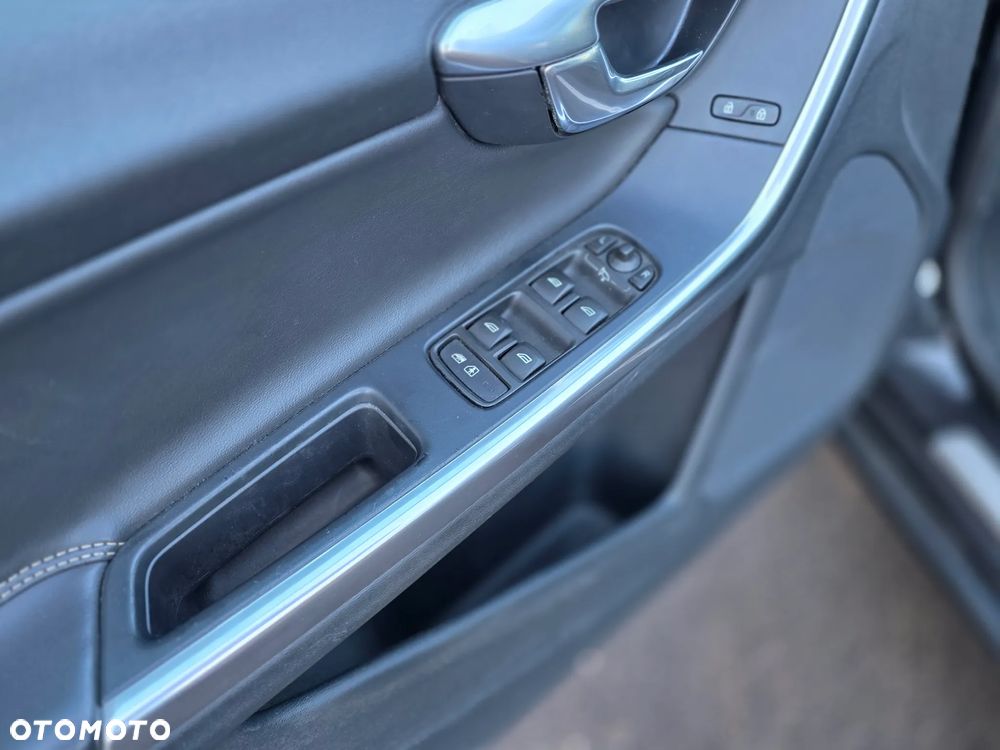 Volvo S60 T6 AWD Geartronic RDesign - 27
