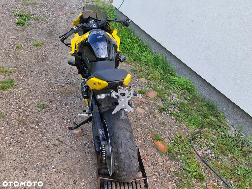 Suzuki GSX - 3