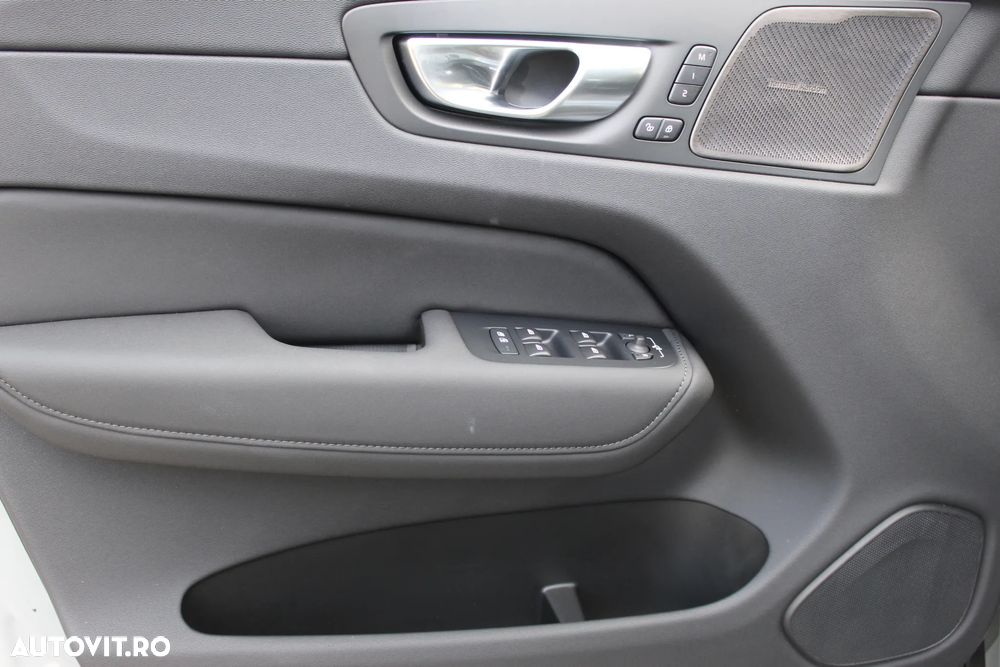 Volvo XC 60 B5 AT AWD MHEV Plus Dark - 10