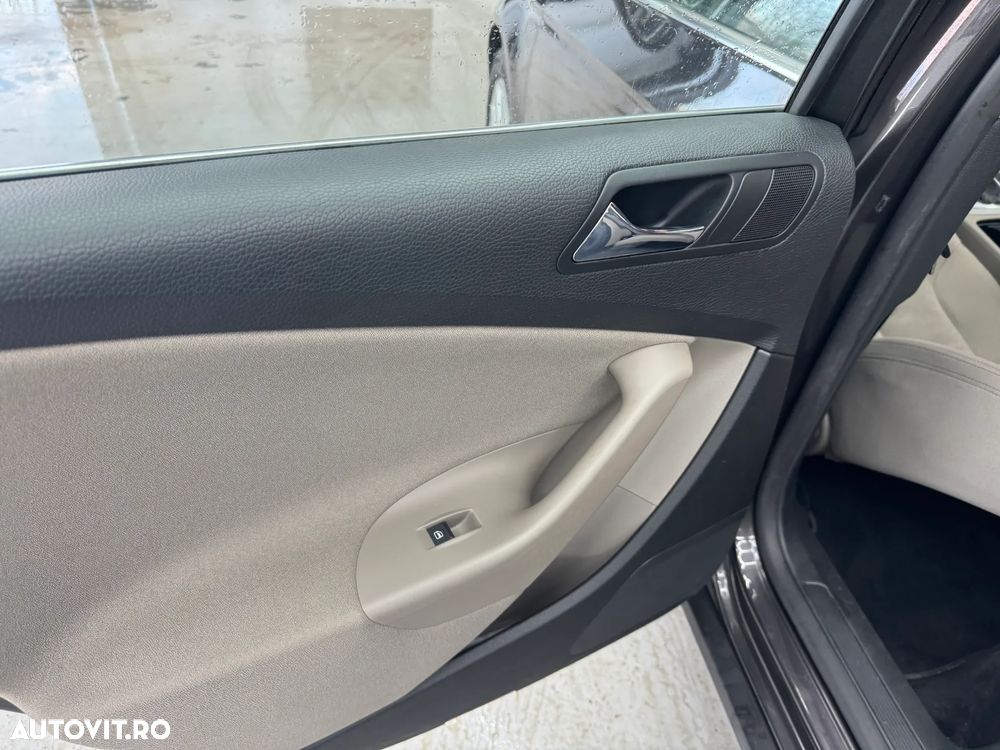 Volkswagen Passat 2.0 TDI DPF DSG Comfortline - 16