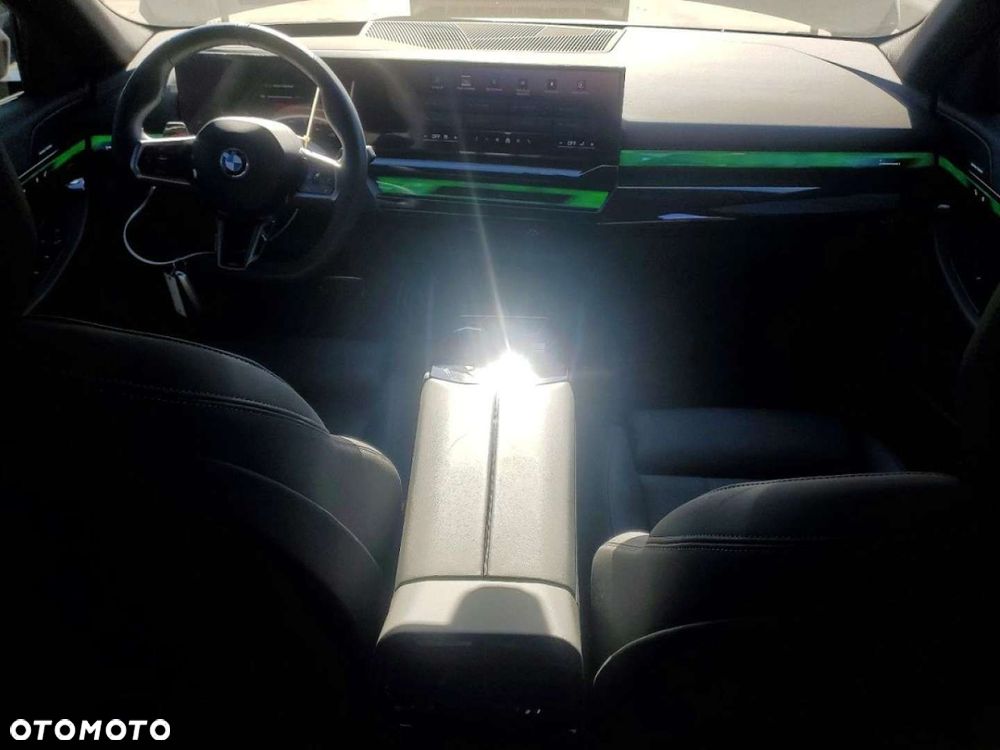 BMW i5 - 8